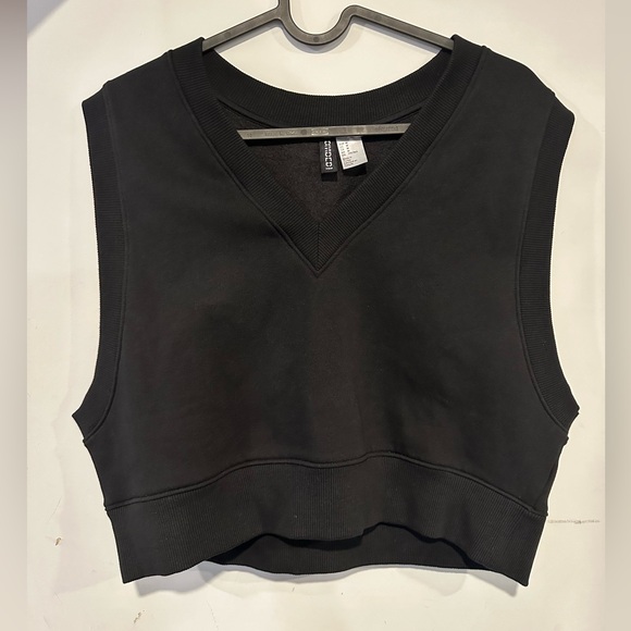 H&M black cropped sweater - Picture 1 of 3